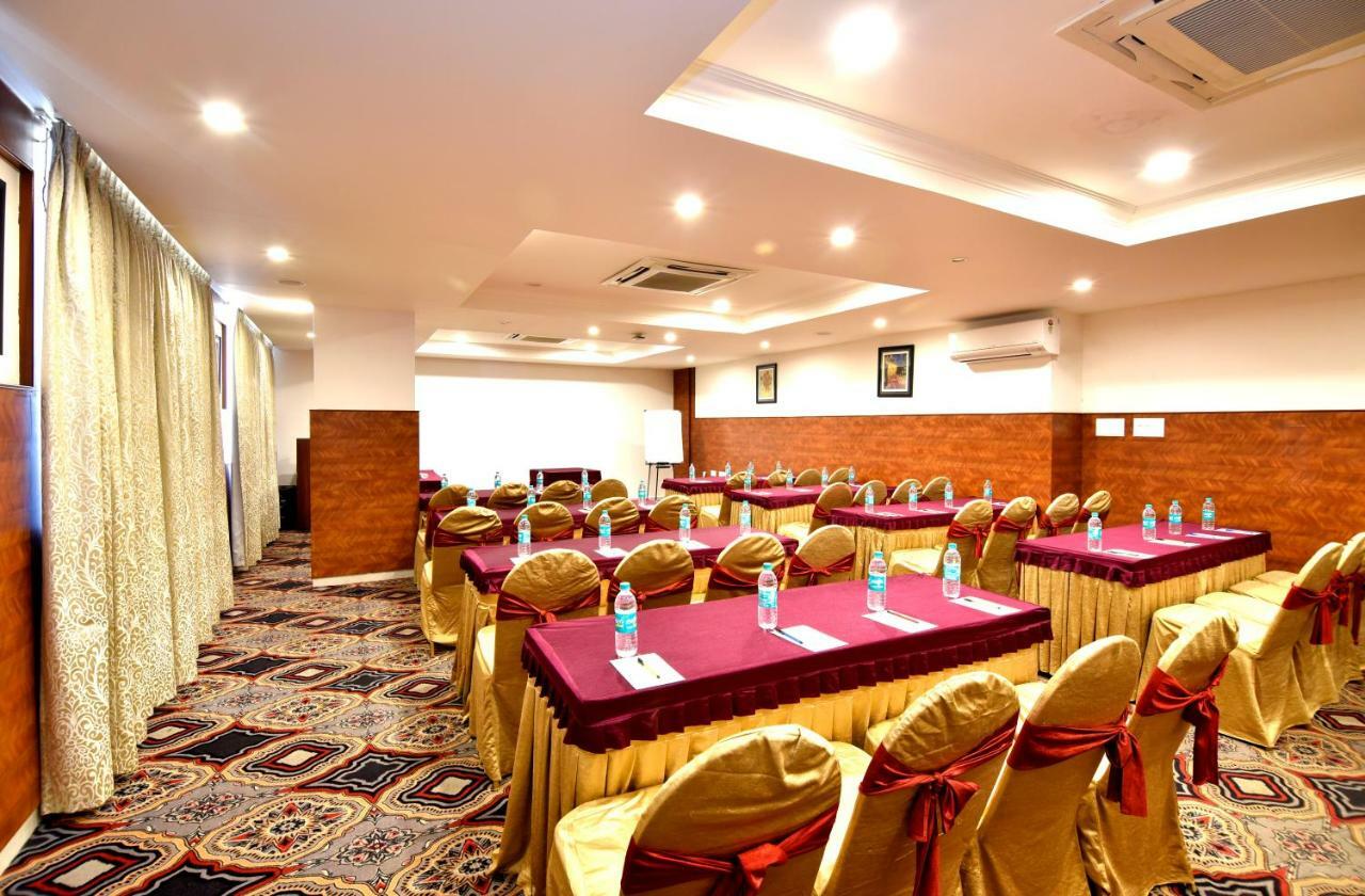 I V Sanctum Hotel Бангалор Экстерьер фото