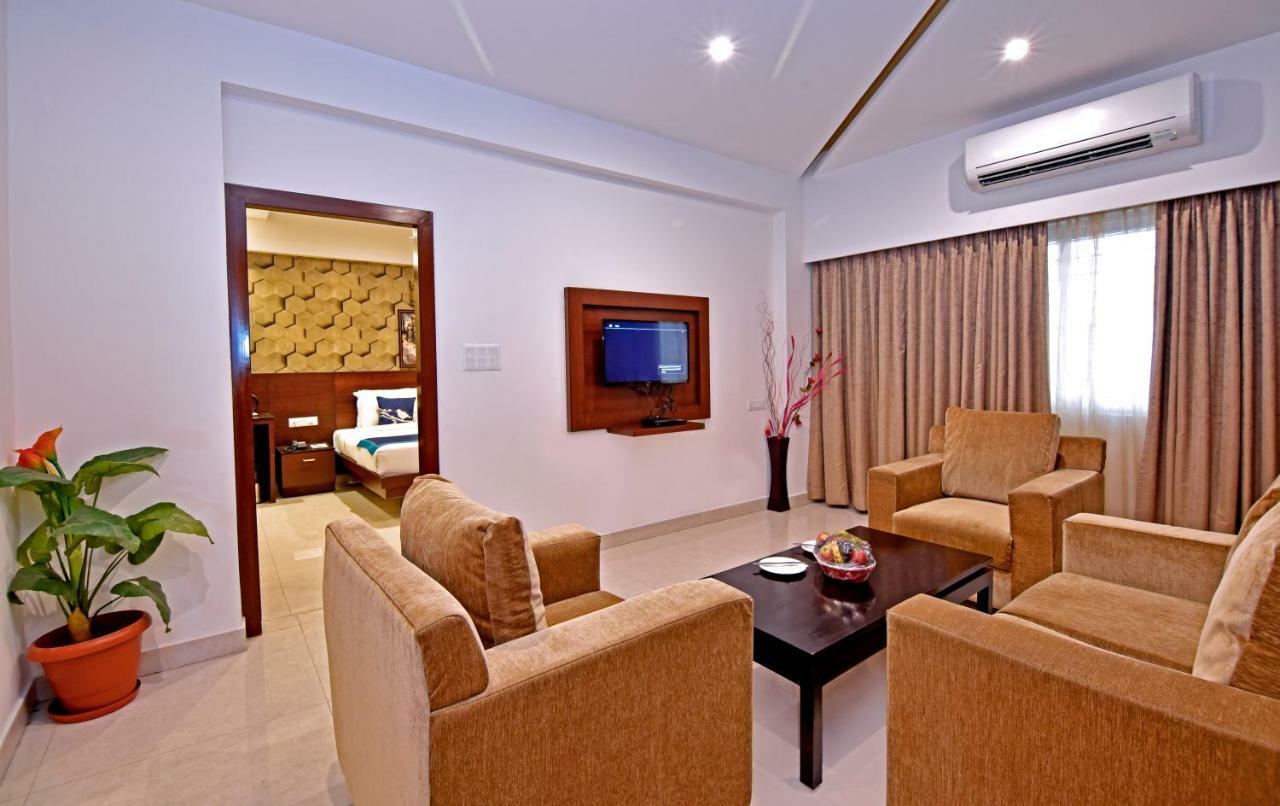 I V Sanctum Hotel Бангалор Экстерьер фото