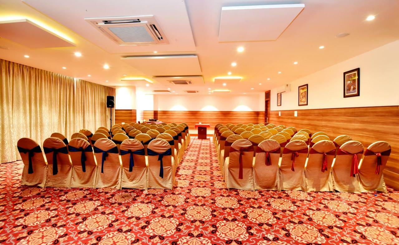 I V Sanctum Hotel Бангалор Экстерьер фото