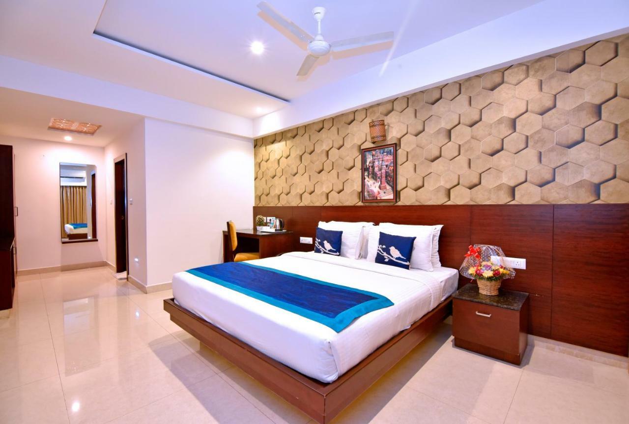 I V Sanctum Hotel Бангалор Экстерьер фото