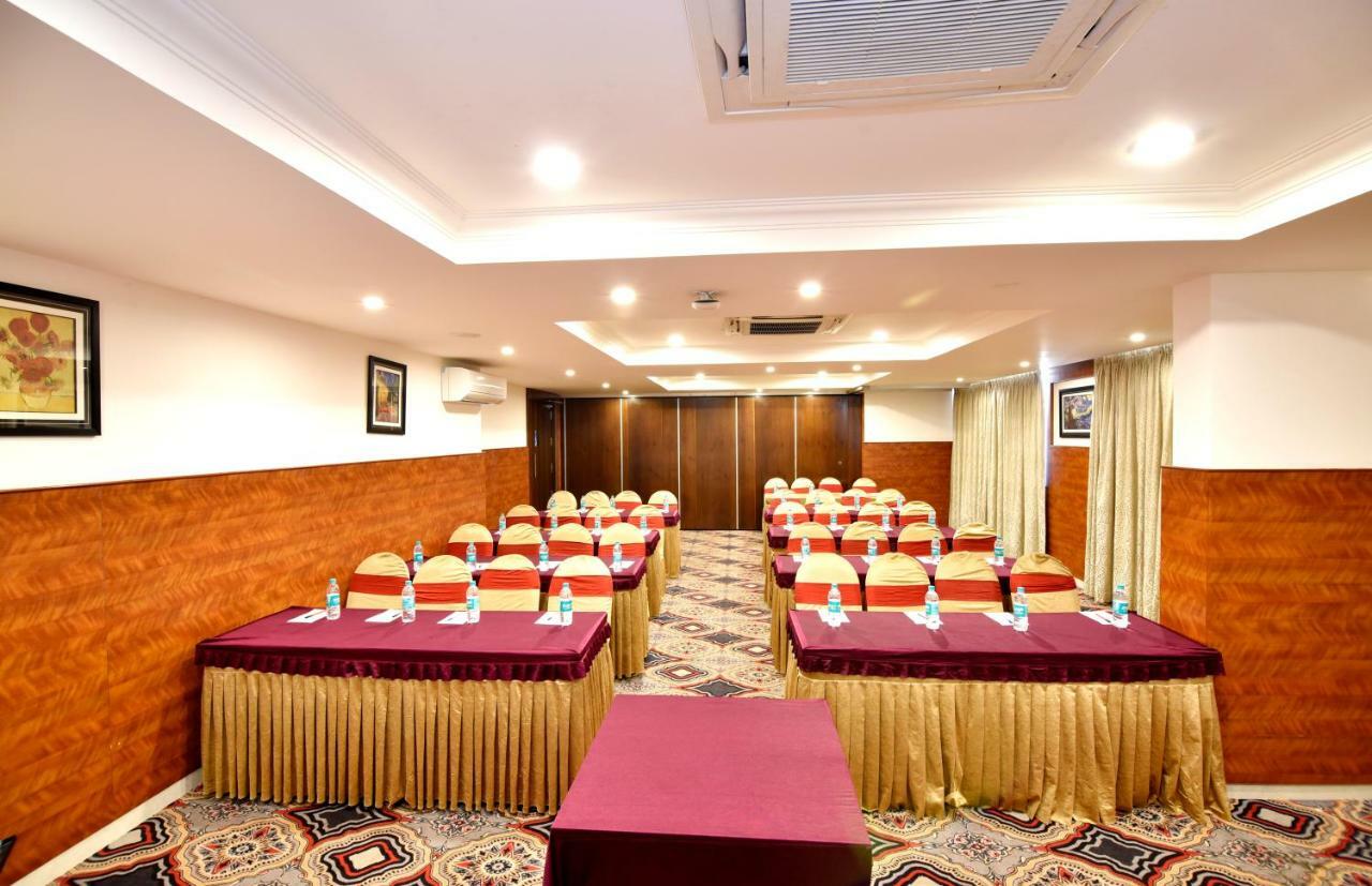 I V Sanctum Hotel Бангалор Экстерьер фото