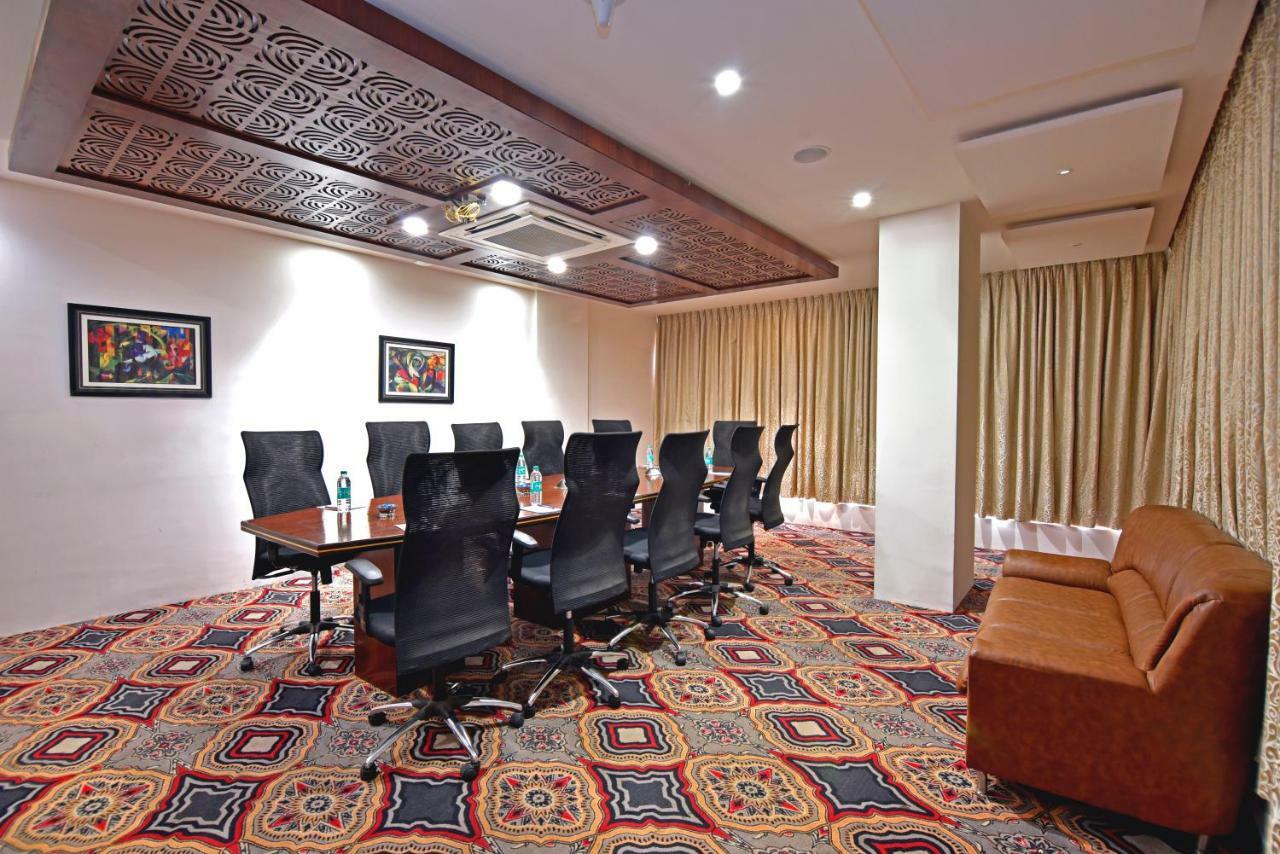 I V Sanctum Hotel Бангалор Экстерьер фото