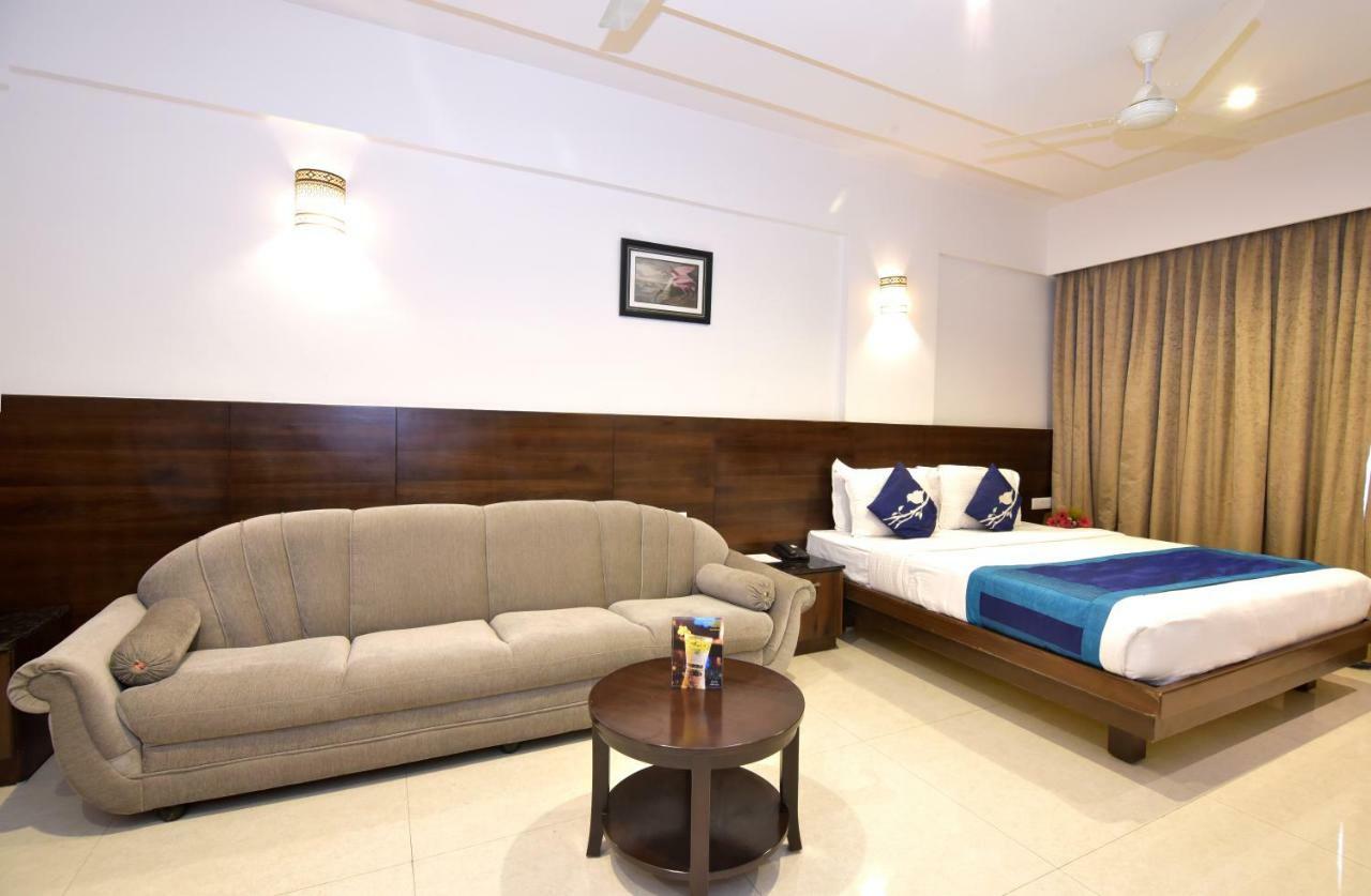 I V Sanctum Hotel Бангалор Экстерьер фото
