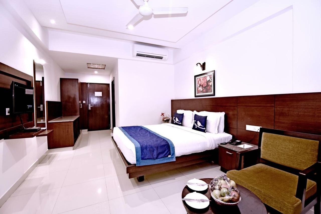 I V Sanctum Hotel Бангалор Экстерьер фото